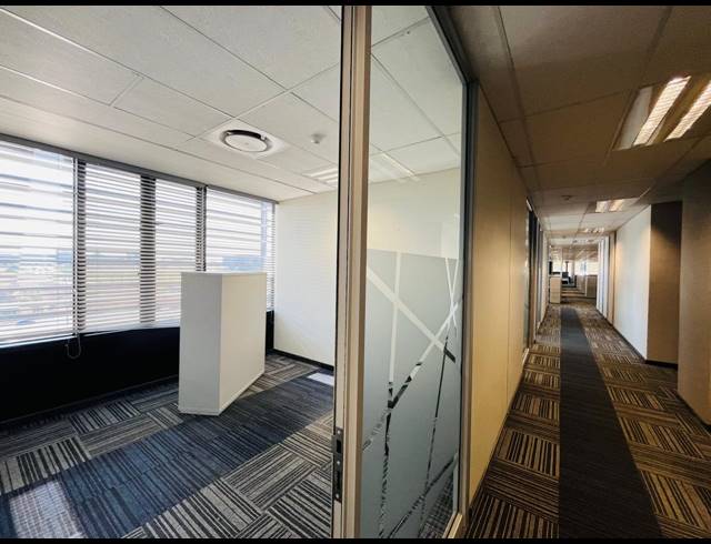 1,600M² OFFICE TO LET IN WATERFALL